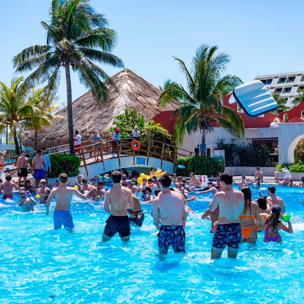 graduacion-poes-cancun-piscina