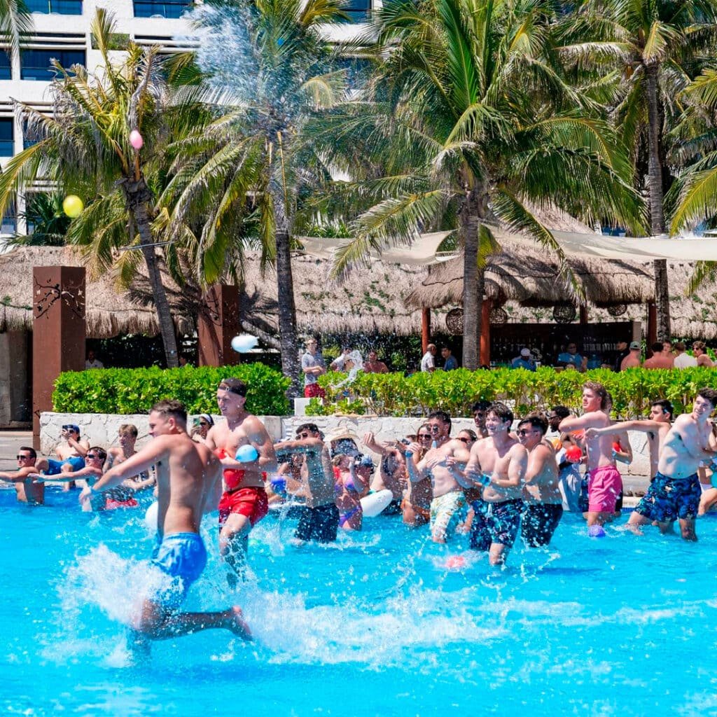 viaje-de-graduacion-poes-piscina-diversion-cancun
